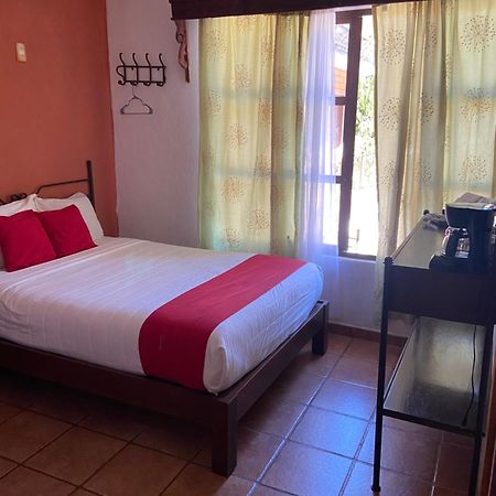Hotel De Cervantes San Sebastián del Oeste Quarto foto